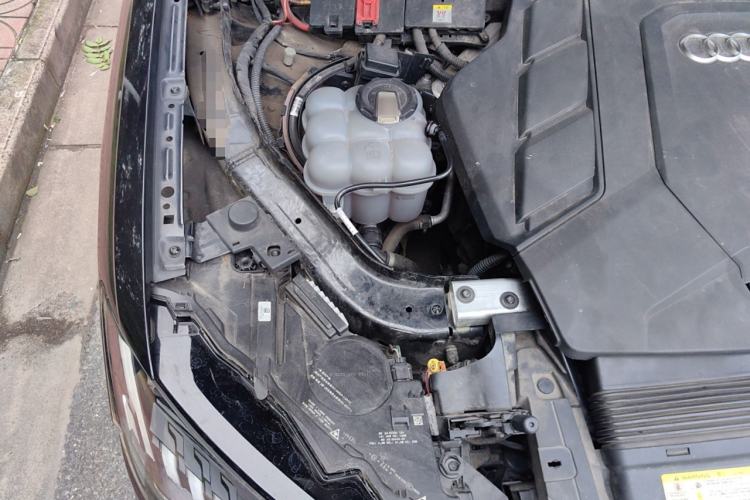 Used Audi Q7 2021 55 TFSI quattro S line Sport model Engine Bay Right