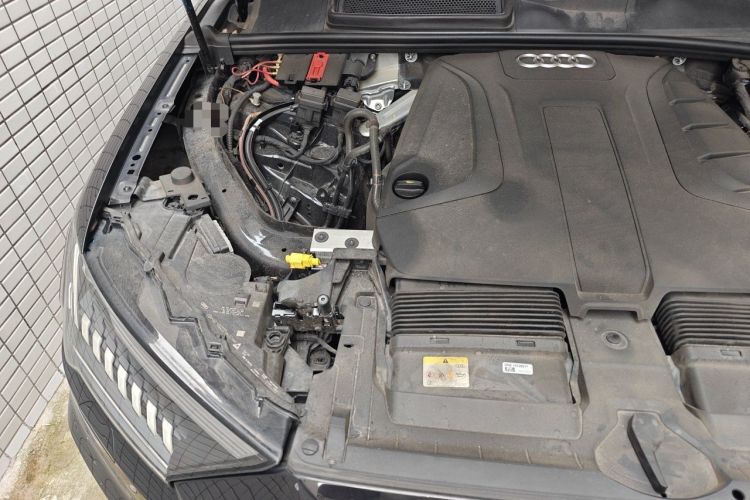 Used Audi Q7 2021 45 TFSI quattro S line Sport model Engine Bay Right