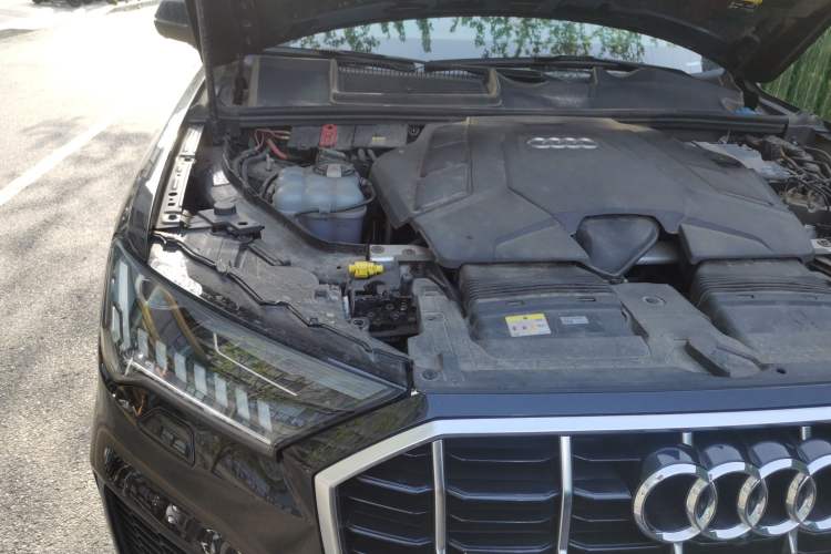 Used Audi Q7 2021 55 TFSI quattro S line Sport model Engine Bay Right