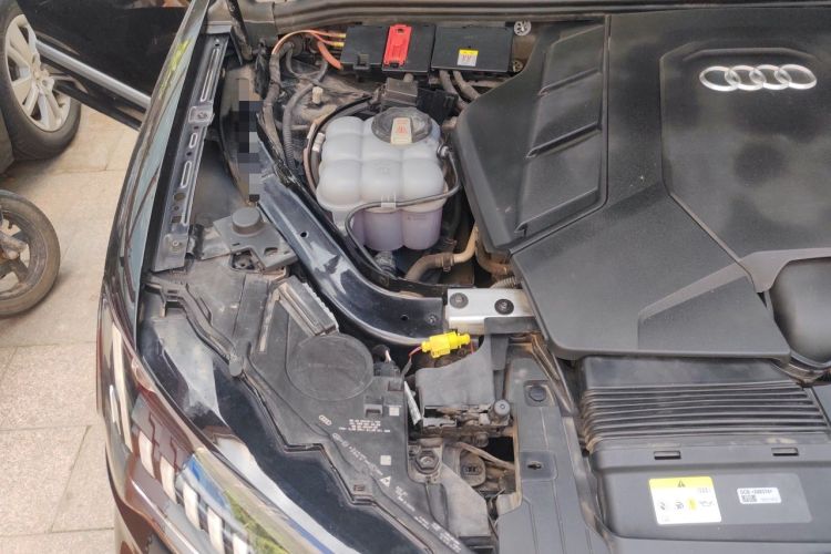 Used Audi Q7 2021 55 TFSI quattro S line Sport model Engine Bay Right