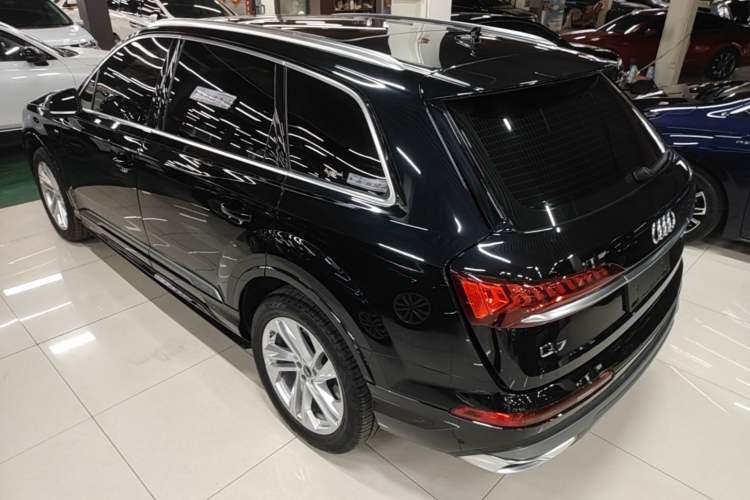 Used Audi Q7 2021 45 TFSI quattro S line Sport model Exterior 2