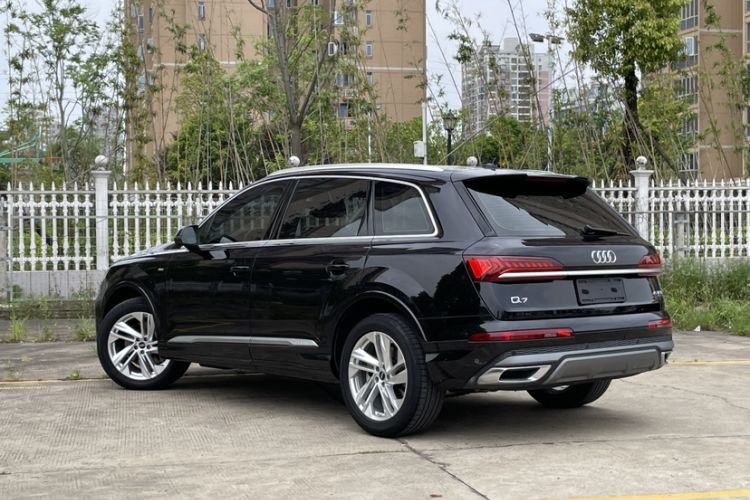 Used Audi Q7 2021 45 TFSI quattro S line Sport model Exterior 2