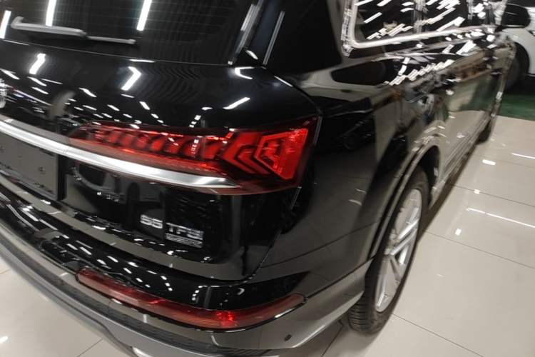 Used Audi Q7 2021 45 TFSI quattro S line Sport model Exterior 3