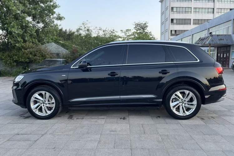 Used Audi Q7 2021 45 TFSI quattro S line Sport model Exterior 3