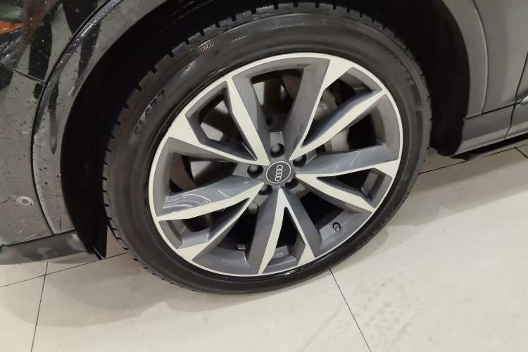 Used Audi Q7 2021 55 TFSI quattro S line Sport model Exterior 4