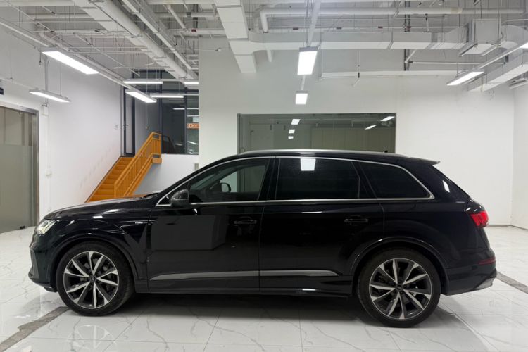 Used Audi Q7 2021 55 TFSI quattro S line Sport model Exterior 4