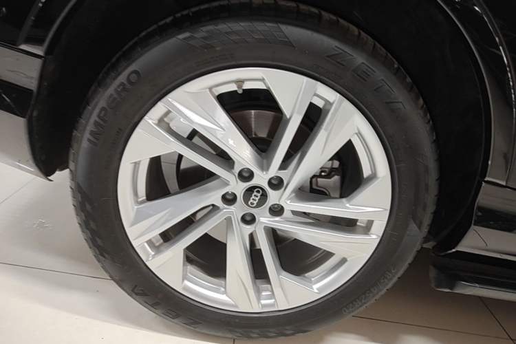Used Audi Q7 2021 45 TFSI quattro S line Sport model Exterior 5