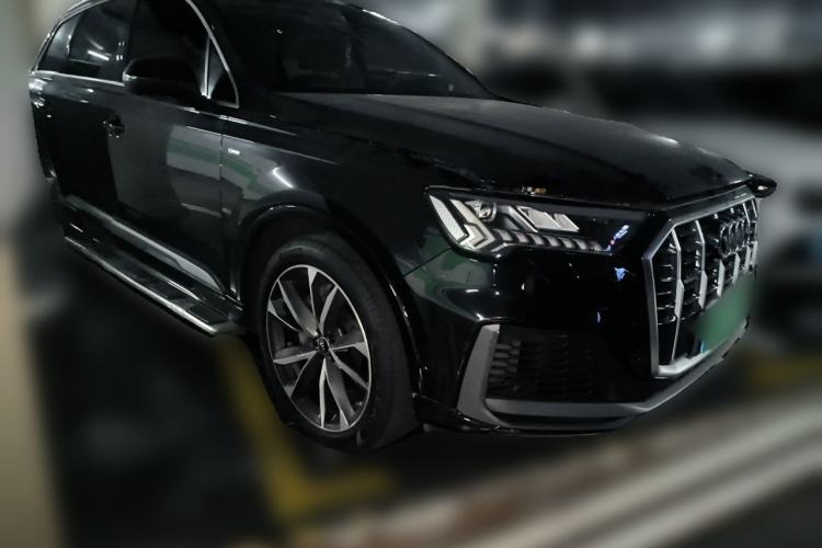 Used Audi Q7 2021 55 TFSI quattro S line Sport model Front Right 45 Deg