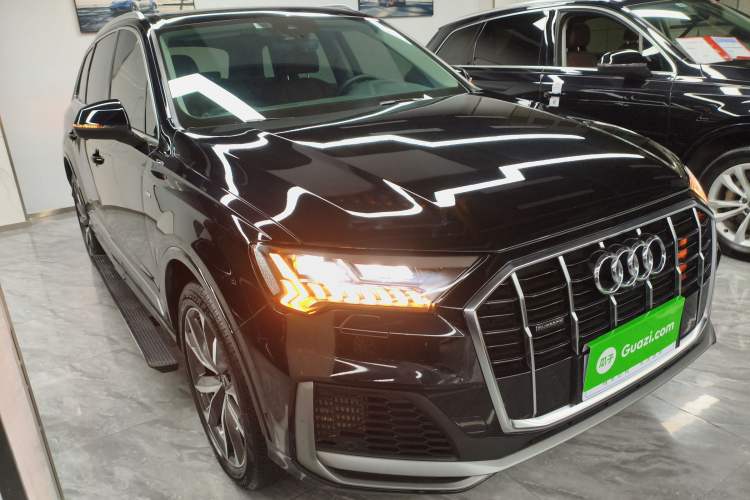 Used Audi Q7 2021 55 TFSI quattro S line Sport model Front Right 45 Deg