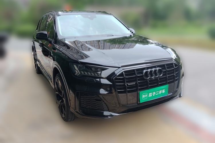 Used Audi Q7 2021 45 TFSI quattro S line Sport model Front Right 45 Deg