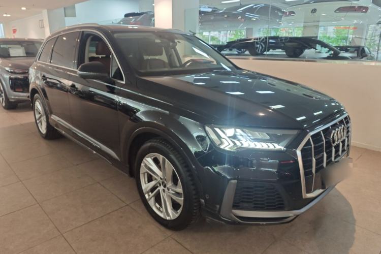 Used Audi Q7 2021 55 TFSI quattro S line Sport model Front Right 45 Deg