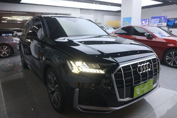Used Audi Q7 2021 55 TFSI quattro S line Sport model Front Right 45 Deg