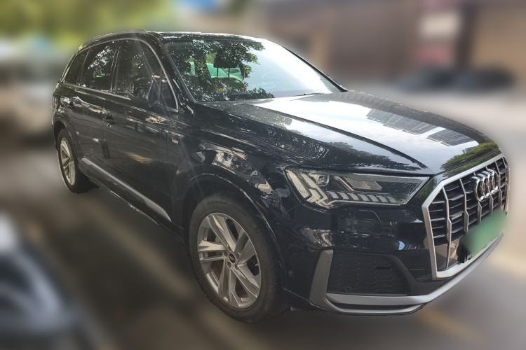 Used Audi Q7 2021 45 TFSI quattro S line Sport model Front Right 45 Deg