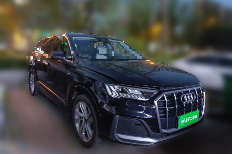 Used Audi Q7 2021 45 TFSI quattro S line Sport model Front Right 45 Deg