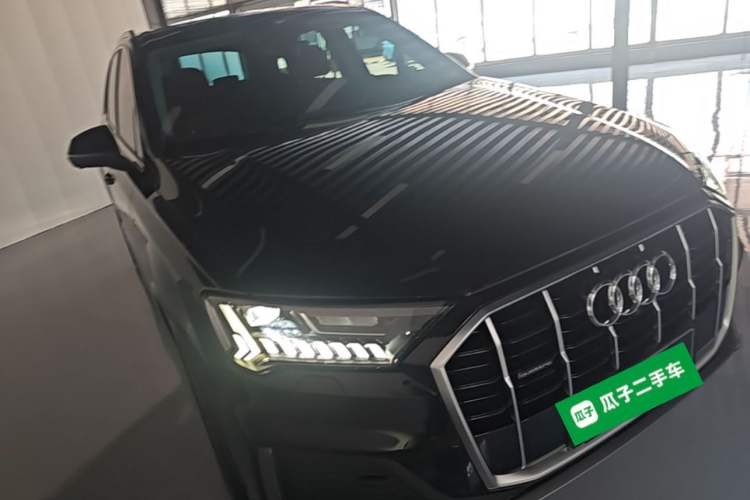Used Audi Q7 2021 45 TFSI quattro S line Sport model Front Right 45 Deg