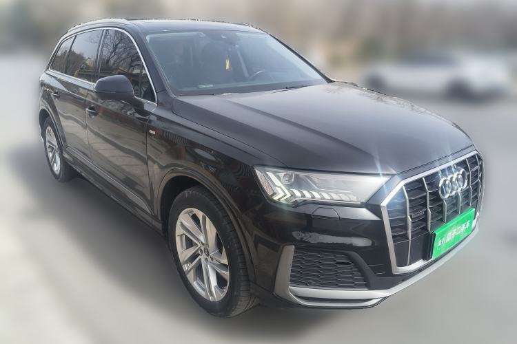 Used Audi Q7 2021 45 TFSI quattro S line Sport model Front Right 45 Deg