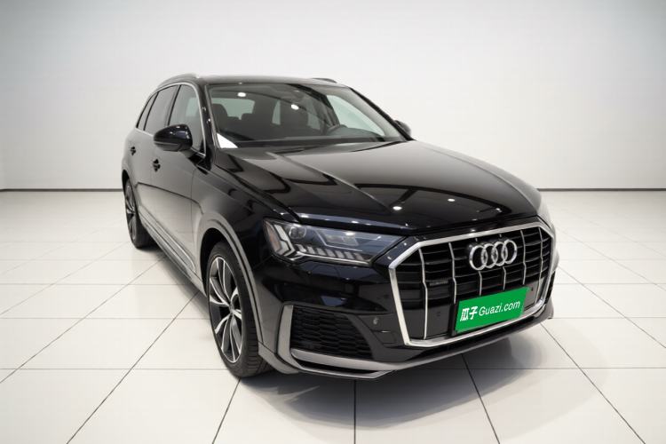 Used Audi Q7 2021 45 TFSI quattro S line Sport model Front Right 45 Deg