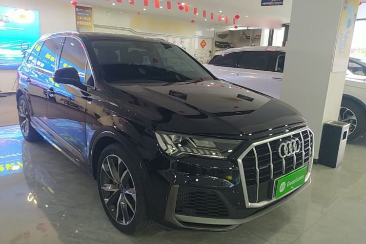 Used Audi Q7 2021 55 TFSI quattro S line Sport model Front Right 45 Deg