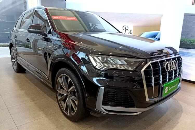 Used Audi Q7 2021 55 TFSI quattro S line Sport model Front Right 45 Deg