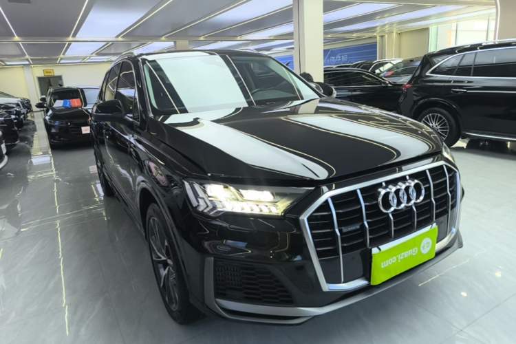 Used Audi Q7 2021 55 TFSI quattro S line Sport model Front Right 45 Deg