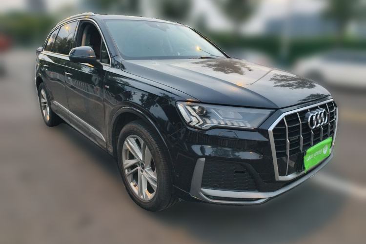 Used Audi Q7 2021 45 TFSI quattro S line Sport model Front Right 45 Deg
