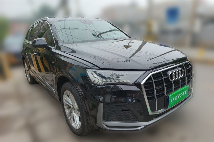 Used Audi Q7 2021 45 TFSI quattro S line Sport model Front Right 45 Deg
