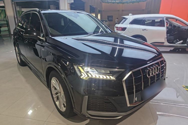 Used Audi Q7 2021 45 TFSI quattro S line Sport model Front Right 45 Deg