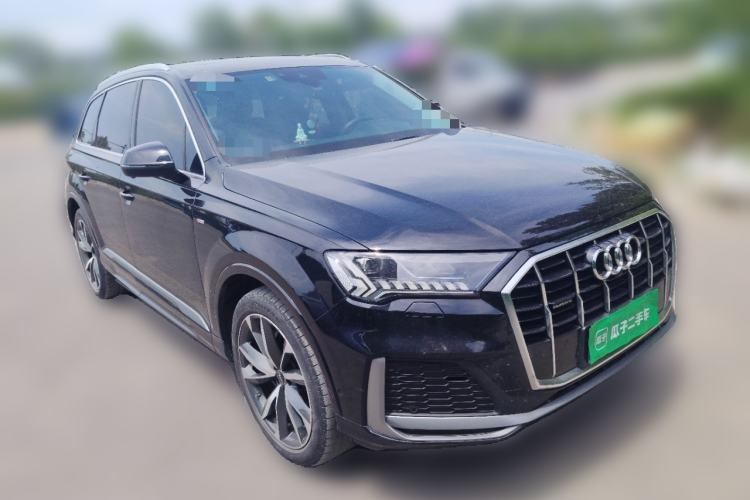 Used Audi Q7 2021 45 TFSI quattro S line Luxury Edition Front Right 45 Deg