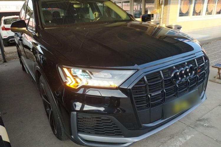 Used Audi Q7 2021 55 TFSI quattro S line Sport model Front Right 45 Deg