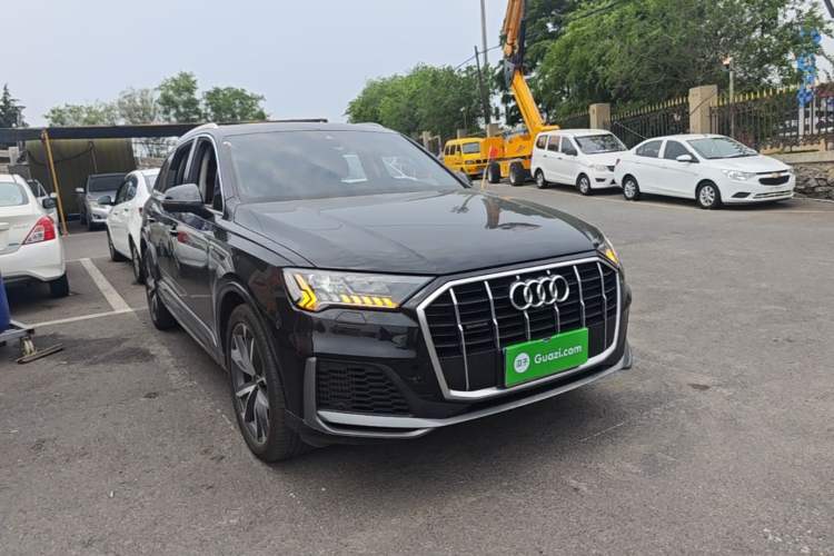 Used Audi Q7 2021 55 TFSI quattro S line Sport model Front Right 45 Deg