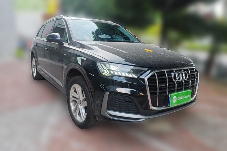 Used Audi Q7 2021 45 TFSI quattro S line Sport model Front Right 45 Deg