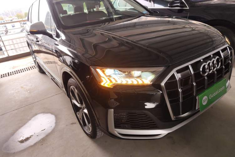 Used Audi Q7 2021 55 TFSI quattro S line Prestige Edition Front Right 45 Deg