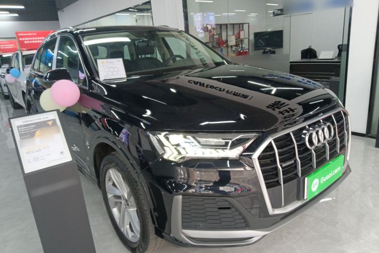 Used Audi Q7 2021 45 TFSI quattro S line Sport model Front Right 45 Deg