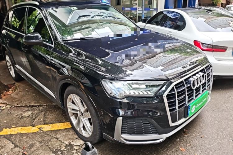 Used Audi Q7 2021 45 TFSI quattro S line Sport model Front Right 45 Deg