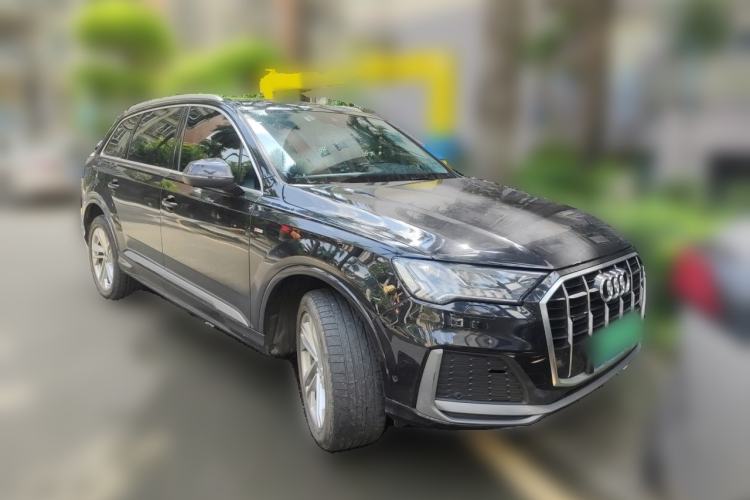 Used Audi Q7 2021 45 TFSI quattro S line Sport model Front Right 45 Deg
