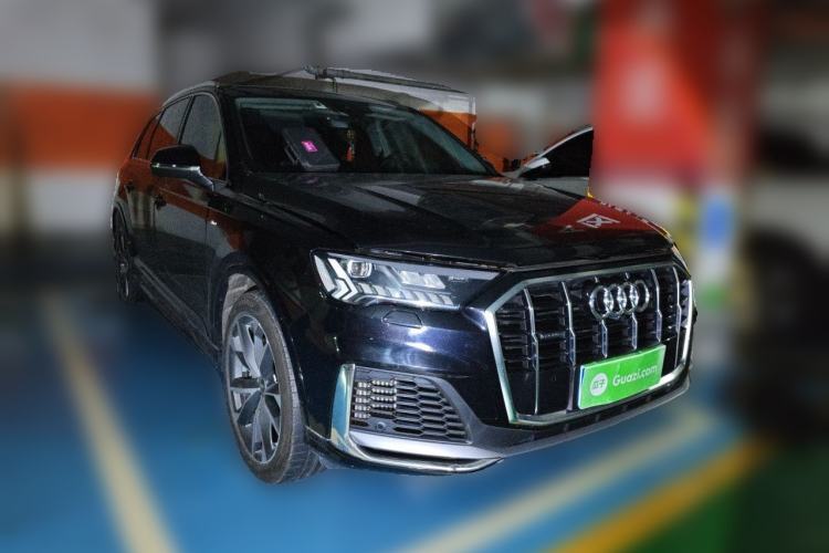 Used Audi Q7 2021 55 TFSI quattro S line Sport model Front Right 45 Deg