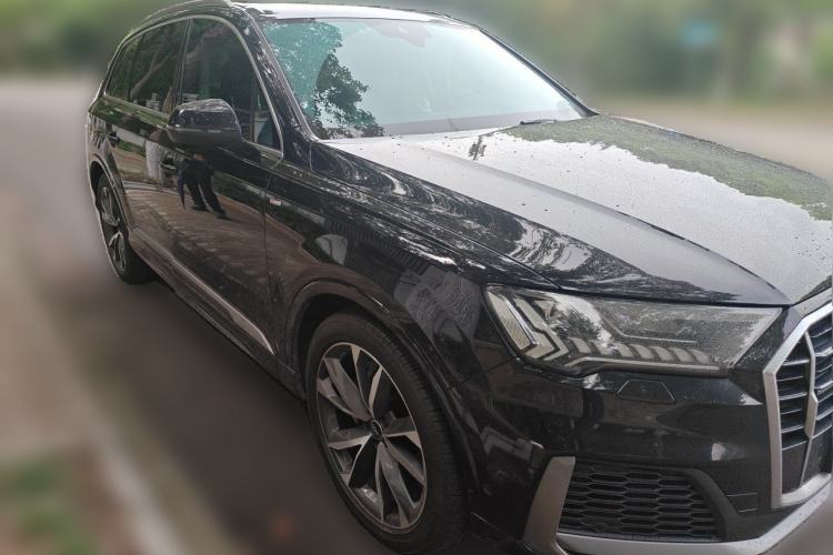Used Audi Q7 2021 55 TFSI quattro S line Sport model Front Right 45 Deg