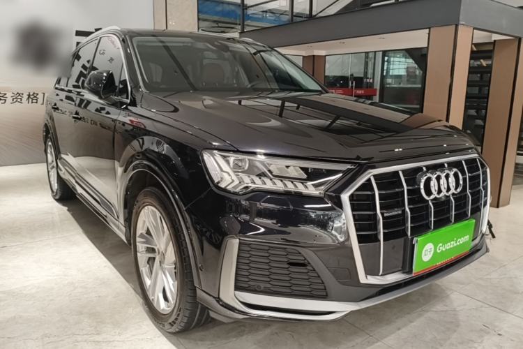 Used Audi Q7 2021 45 TFSI quattro S line Sport model Front Right 45 Deg