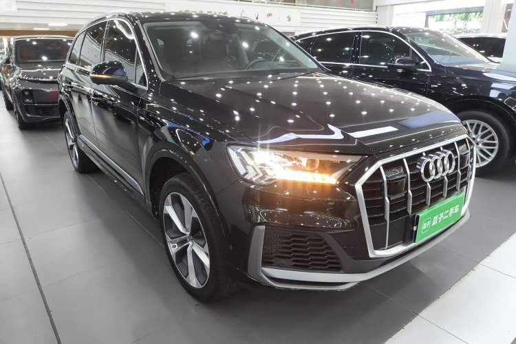 Used Audi Q7 2021 55 TFSI quattro S line Prestige Edition Front Right 45 Deg