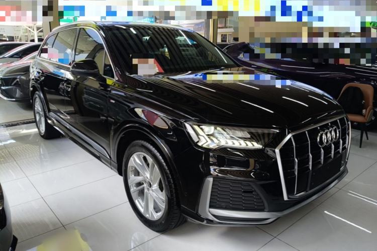 Used Audi Q7 2021 45 TFSI quattro S line Sport model Front Right 45 Deg