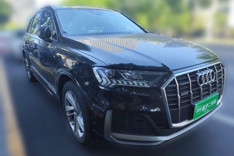 Used Audi Q7 2021 45 TFSI quattro S line Sport model Front Right 45 Deg
