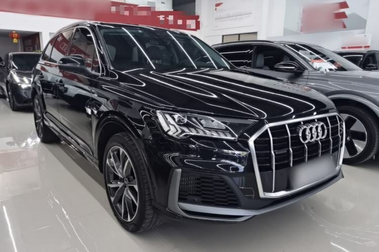 Used Audi Q7 2021 55 TFSI quattro S line Sport model Front Right 45 Deg