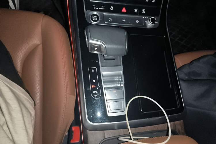 Used Audi Q7 2021 55 TFSI quattro S line Sport model Gear Lever