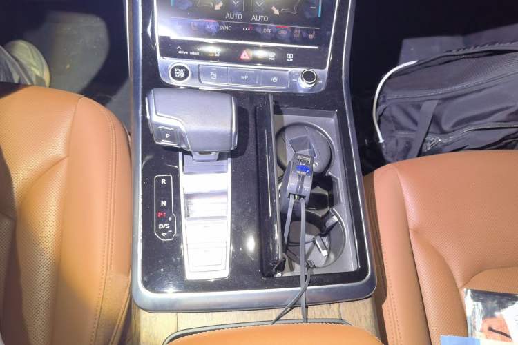 Used Audi Q7 2021 55 TFSI quattro S line Sport model Gear Lever