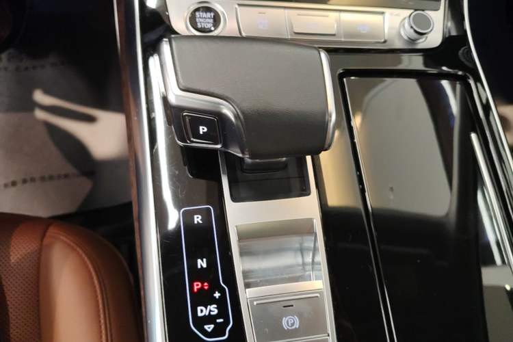 Used Audi Q7 2021 55 TFSI quattro S line Sport model Gear Lever