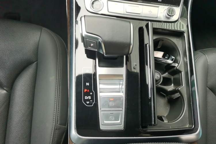 Used Audi Q7 2021 55 TFSI quattro S line Sport model Gear Lever
