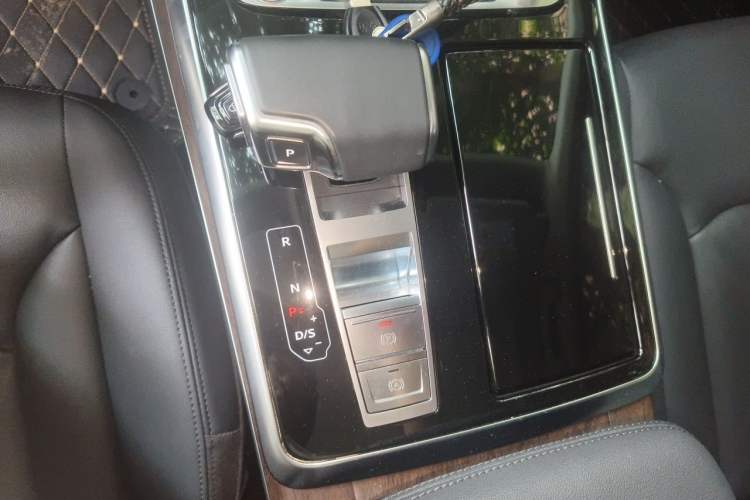 Used Audi Q7 2021 45 TFSI quattro S line Sport model Gear Lever