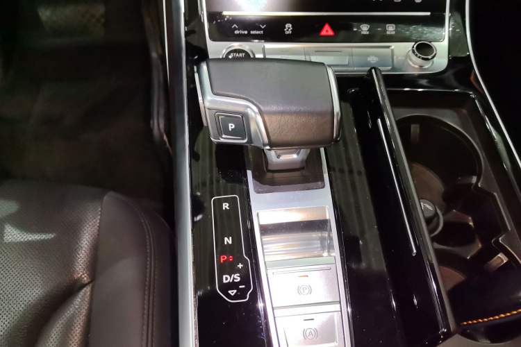 Used Audi Q7 2021 55 TFSI quattro S line Sport model Gear Lever
