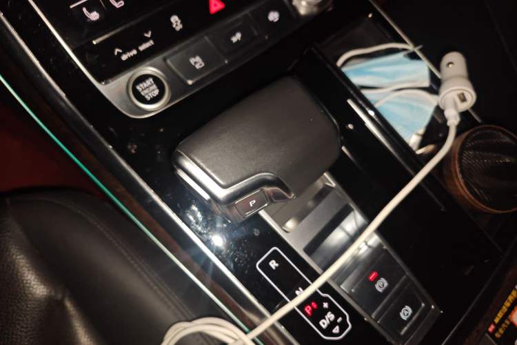 Used Audi Q7 2021 55 TFSI quattro S line Sport model Gear Lever