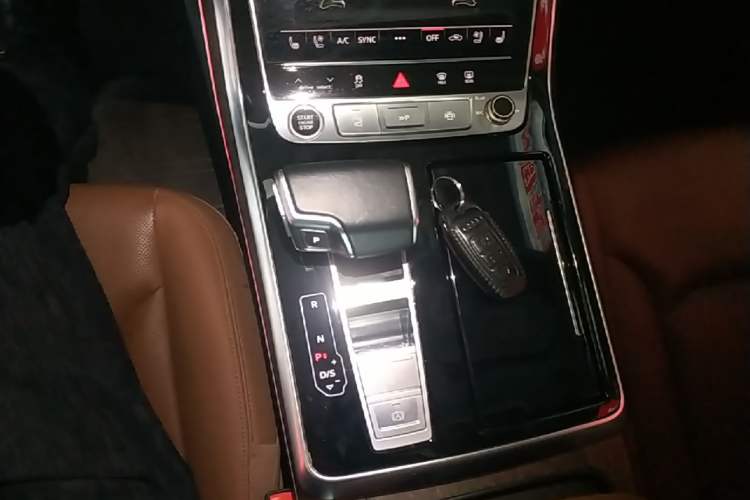 Used Audi Q7 2021 55 TFSI quattro S line Sport model Gear Lever